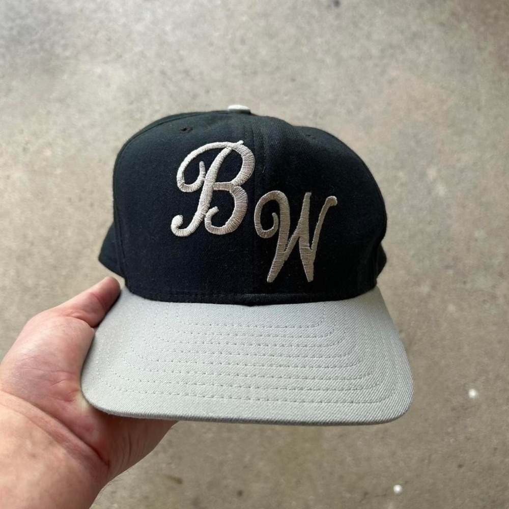 Vintage 90s new era black and grey two tone wool BW SnapBack hat cap